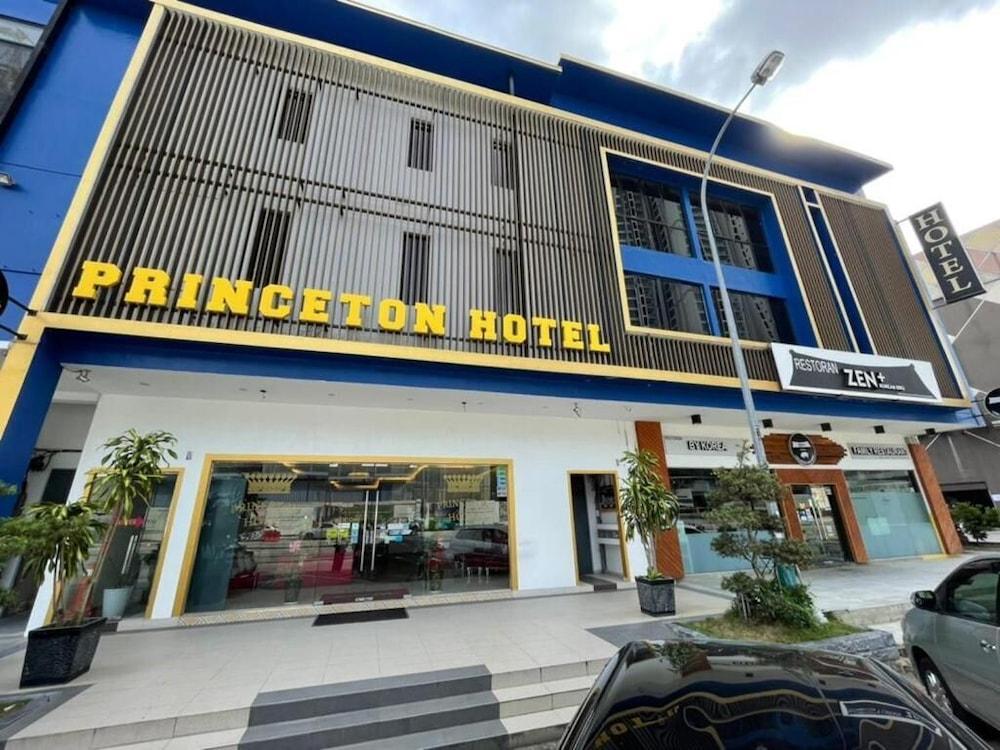 Hotel Zamburger Bukit Indah Johor Bahru Exteriör bild